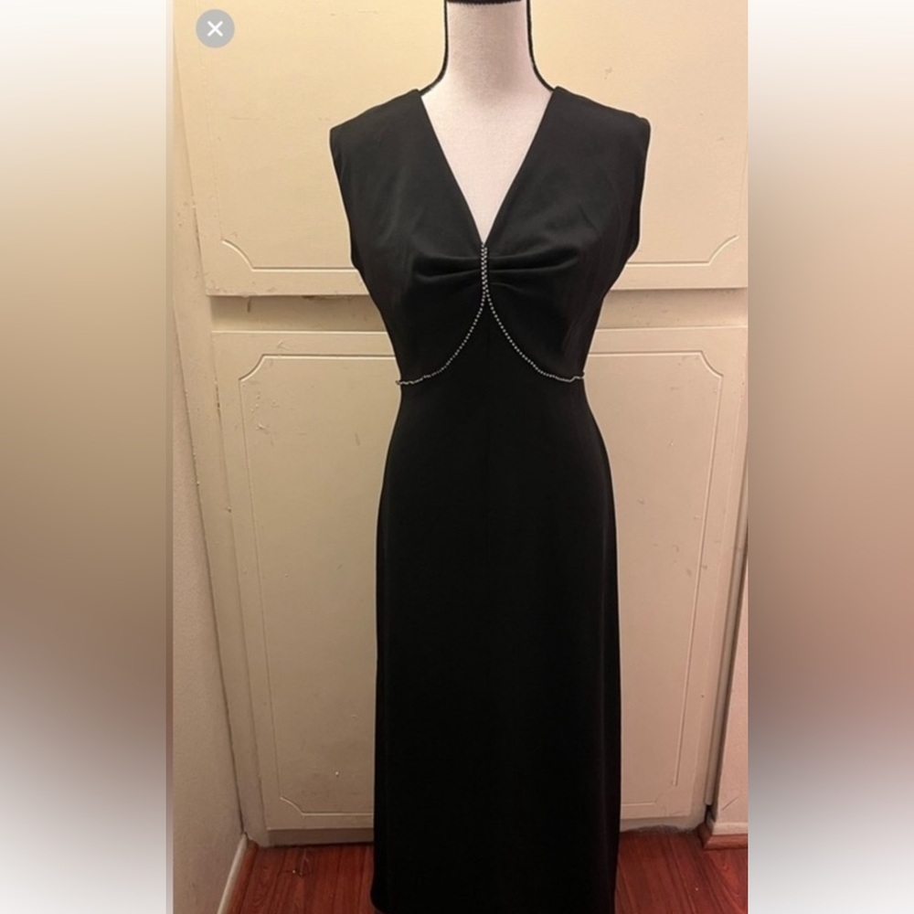 Black Sleeveless V-Neck Maxi Gown